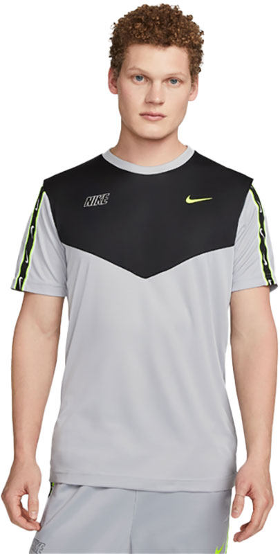 Nike Sportswear Repeat Tee